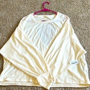 Plan white long sleeve shirt w/ open back!